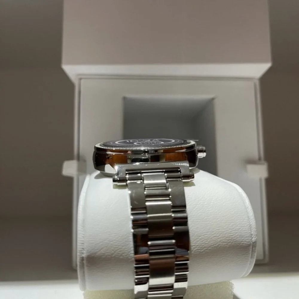 Brand New &Auth Michael Kors Smart Watch Silver - Picture 4 of 6